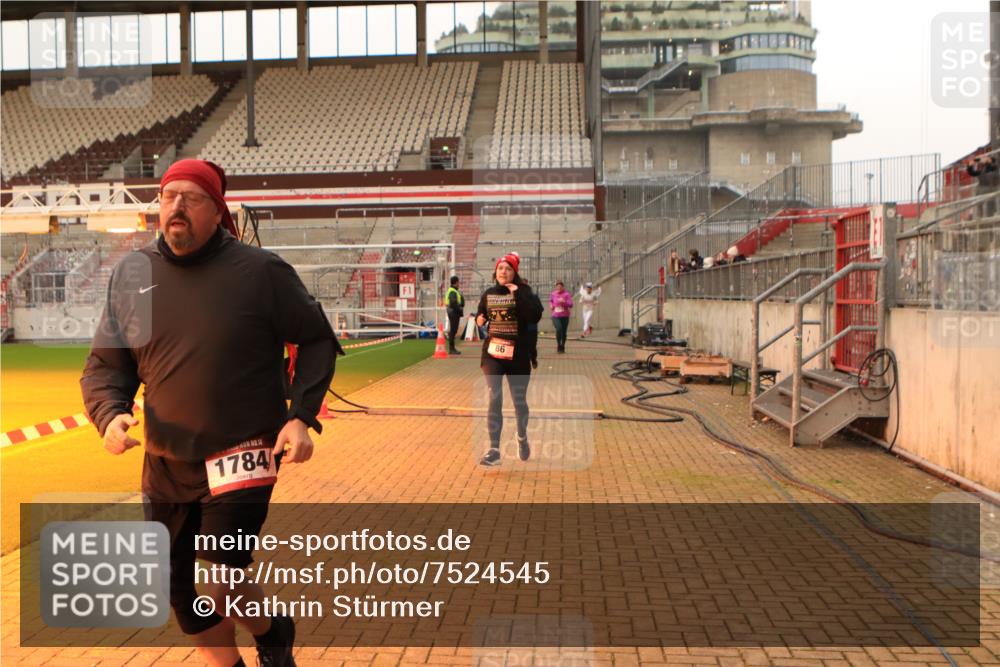 08.12.2024 - St. Pauli X-Mass-Run No. 14 Kathrin Stürmer Photography http://msf.ph/oto/7524545 08.12.2024 10:01:46 Ziel 86, 1751, 1784, 2302, 2361, 2362, 2817, 2826, 2833, 3093, 3304 meine-sportfotos.de
