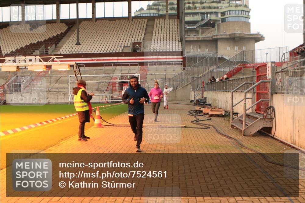 08.12.2024 - St. Pauli X-Mass-Run No. 14 Kathrin Stürmer Photography http://msf.ph/oto/7524561 08.12.2024 10:01:50 Ziel 86, 1751, 1784, 2302, 2361, 2362, 2817, 2826, 2833, 2965, 3093, 3304 meine-sportfotos.de