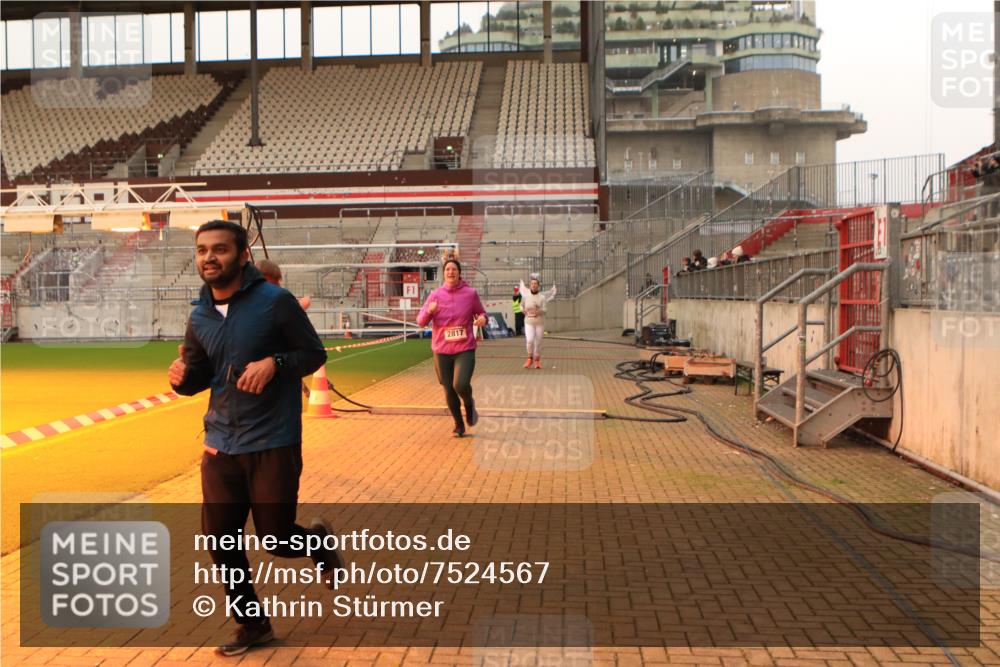 08.12.2024 - St. Pauli X-Mass-Run No. 14 Kathrin Stürmer Photography http://msf.ph/oto/7524567 08.12.2024 10:01:51 Ziel 86, 1751, 1784, 2302, 2361, 2362, 2817, 2826, 2965, 3093, 3304 meine-sportfotos.de