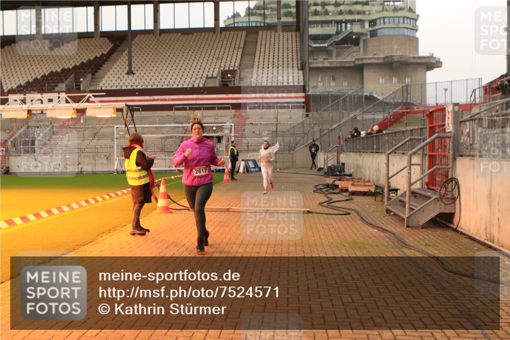 08.12.2024 - St. Pauli X-Mass-Run No. 14 Kathrin Stürmer Photography http://msf.ph/oto/7524571 08.12.2024 10:01:52 Ziel 86, 1784, 2302, 2361, 2362, 2817, 2826, 2965, 3093, 3304 meine-sportfotos.de