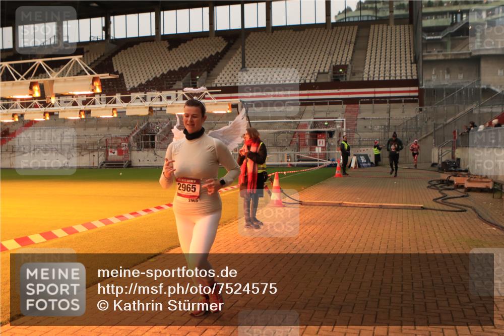 08.12.2024 - St. Pauli X-Mass-Run No. 14 Kathrin Stürmer Photography http://msf.ph/oto/7524575 08.12.2024 10:01:56 Ziel 86, 838, 1784, 2780, 2817, 2965, 3304 meine-sportfotos.de