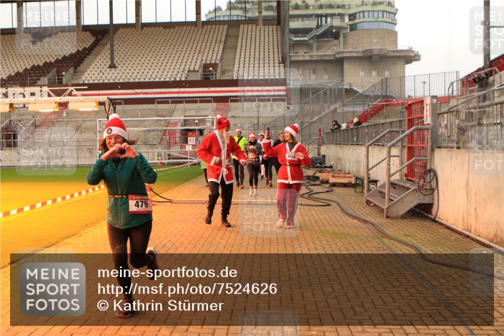 08.12.2024 - St. Pauli X-Mass-Run No. 14 Kathrin Stürmer Photography http://msf.ph/oto/7524626 08.12.2024 10:02:17 Ziel 187, 479, 588, 604, 609, 1275, 2211, 2334, 2371, 2898, 3255 meine-sportfotos.de