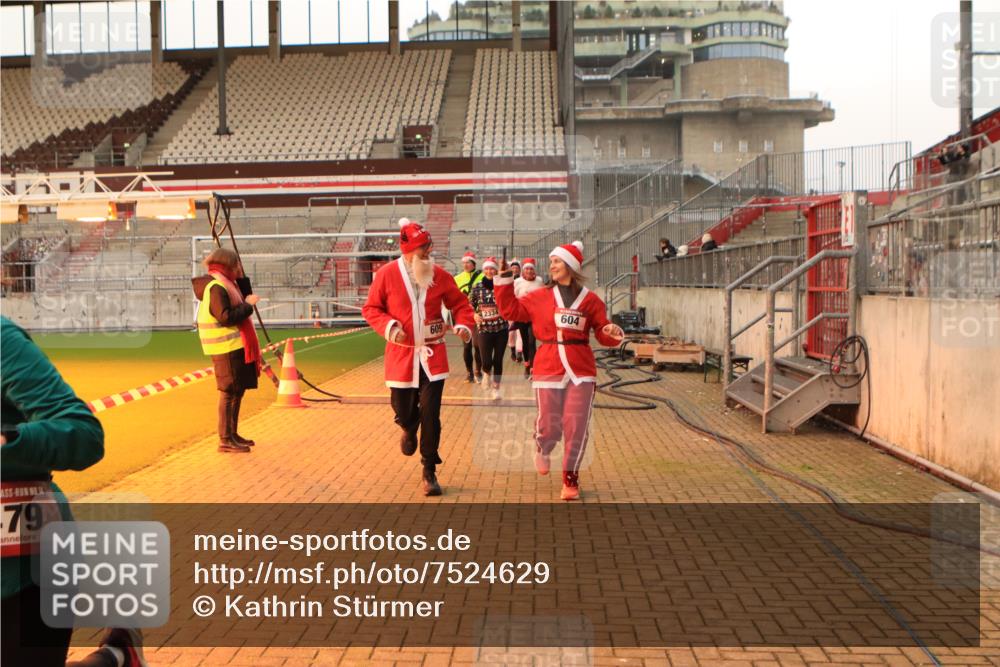 08.12.2024 - St. Pauli X-Mass-Run No. 14 Kathrin Stürmer Photography http://msf.ph/oto/7524629 08.12.2024 10:02:18 Ziel 187, 479, 588, 604, 609, 1275, 2211, 2334, 2371, 2898, 3255 meine-sportfotos.de