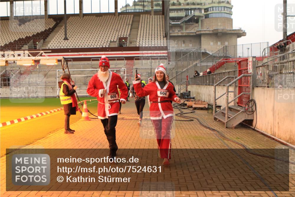 08.12.2024 - St. Pauli X-Mass-Run No. 14 Kathrin Stürmer Photography http://msf.ph/oto/7524631 08.12.2024 10:02:19 Ziel 187, 479, 588, 604, 609, 1275, 2211, 2334, 2371, 2898 meine-sportfotos.de