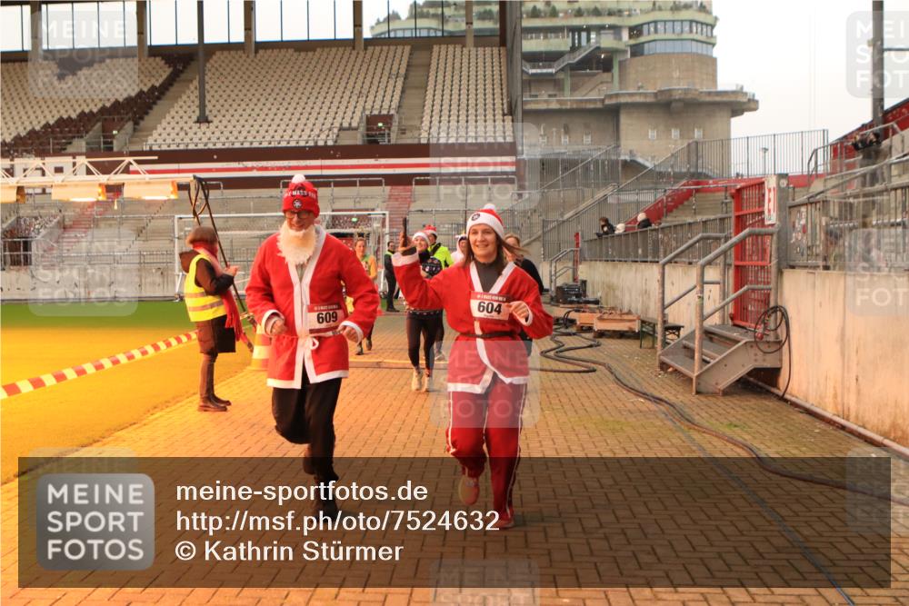 08.12.2024 - St. Pauli X-Mass-Run No. 14 Kathrin Stürmer Photography http://msf.ph/oto/7524632 08.12.2024 10:02:19 Ziel 187, 479, 588, 604, 609, 1275, 2211, 2334, 2371, 2898 meine-sportfotos.de