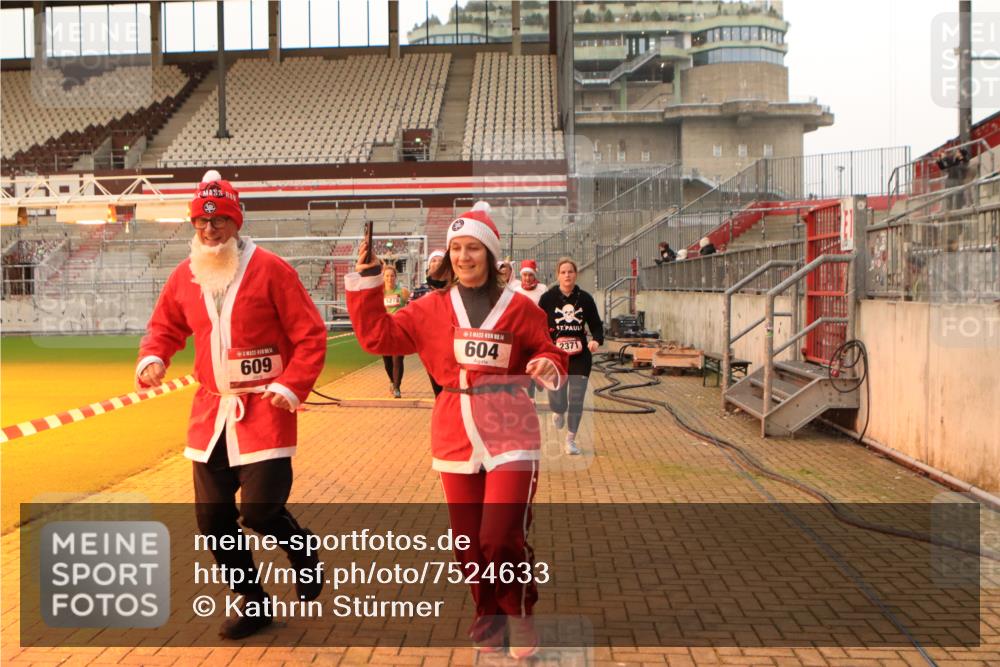 08.12.2024 - St. Pauli X-Mass-Run No. 14 Kathrin Stürmer Photography http://msf.ph/oto/7524633 08.12.2024 10:02:19 Ziel 187, 479, 588, 604, 609, 1275, 2211, 2334, 2371, 2898 meine-sportfotos.de