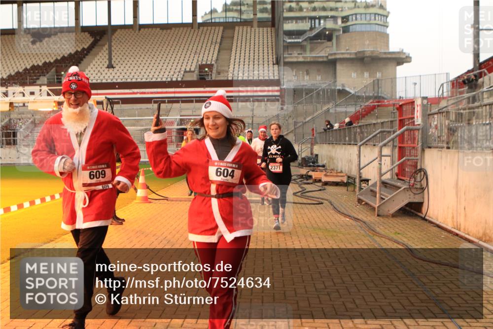08.12.2024 - St. Pauli X-Mass-Run No. 14 Kathrin Stürmer Photography http://msf.ph/oto/7524634 08.12.2024 10:02:19 Ziel 187, 479, 588, 604, 609, 1275, 2211, 2334, 2371, 2898 meine-sportfotos.de