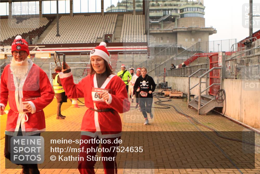 08.12.2024 - St. Pauli X-Mass-Run No. 14 Kathrin Stürmer Photography http://msf.ph/oto/7524635 08.12.2024 10:02:20 Ziel 187, 479, 604, 609, 1275, 2211, 2334, 2371, 2898 meine-sportfotos.de