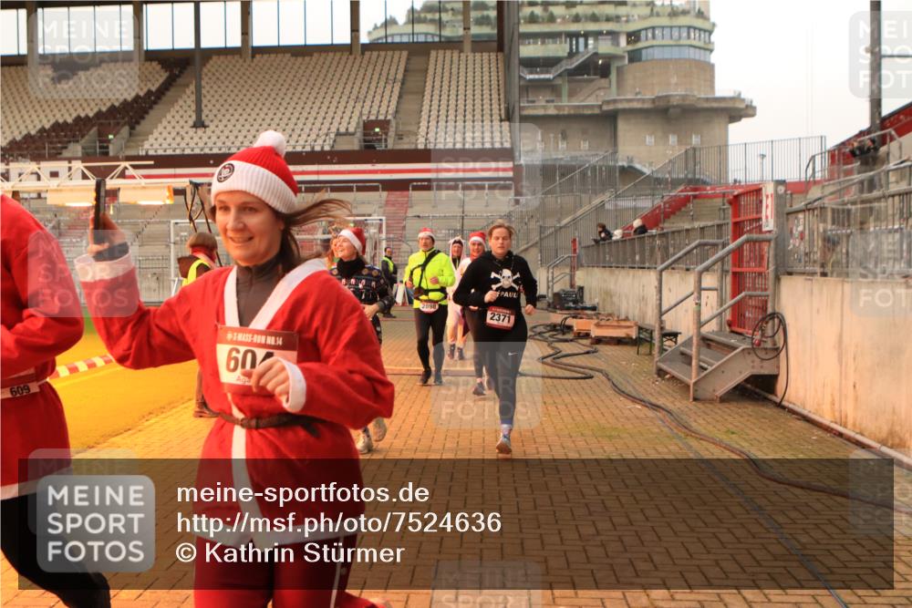 08.12.2024 - St. Pauli X-Mass-Run No. 14 Kathrin Stürmer Photography http://msf.ph/oto/7524636 08.12.2024 10:02:20 Ziel 187, 479, 604, 609, 1275, 2211, 2334, 2371, 2898 meine-sportfotos.de