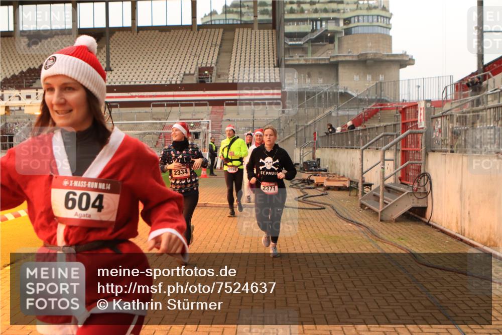08.12.2024 - St. Pauli X-Mass-Run No. 14 Kathrin Stürmer Photography http://msf.ph/oto/7524637 08.12.2024 10:02:20 Ziel 187, 479, 604, 609, 1275, 2211, 2334, 2371, 2898 meine-sportfotos.de