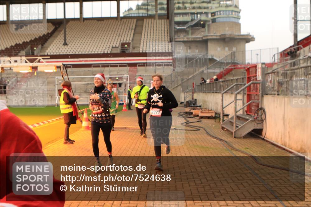 08.12.2024 - St. Pauli X-Mass-Run No. 14 Kathrin Stürmer Photography http://msf.ph/oto/7524638 08.12.2024 10:02:20 Ziel 187, 479, 604, 609, 1275, 2211, 2334, 2371, 2898 meine-sportfotos.de