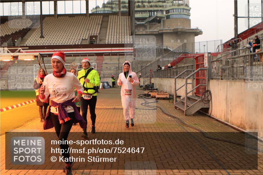 08.12.2024 - St. Pauli X-Mass-Run No. 14 Kathrin Stürmer Photography http://msf.ph/oto/7524647 08.12.2024 10:02:22 Ziel 187, 479, 604, 609, 1275, 2211, 2334, 2371, 2898 meine-sportfotos.de