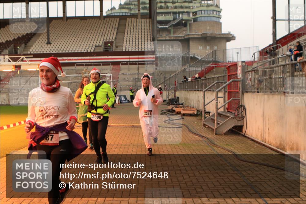 08.12.2024 - St. Pauli X-Mass-Run No. 14 Kathrin Stürmer Photography http://msf.ph/oto/7524648 08.12.2024 10:02:22 Ziel 187, 479, 604, 609, 1275, 2211, 2334, 2371, 2898 meine-sportfotos.de