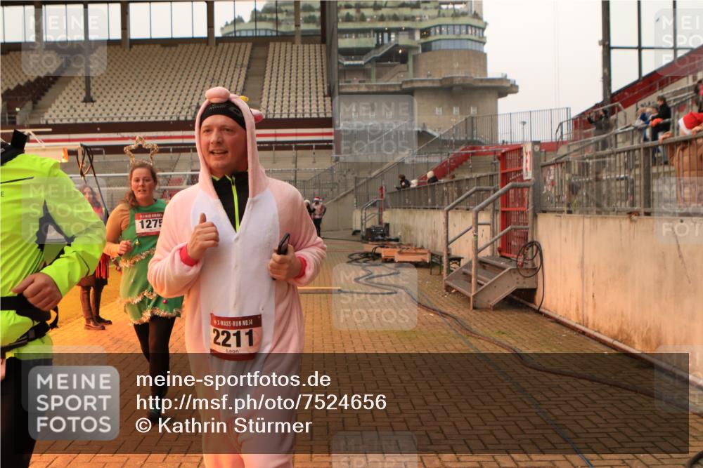08.12.2024 - St. Pauli X-Mass-Run No. 14 Kathrin Stürmer Photography http://msf.ph/oto/7524656 08.12.2024 10:02:24 Ziel 187, 479, 604, 609, 1275, 2211, 2334, 2371, 2898, 3104, 3105 meine-sportfotos.de