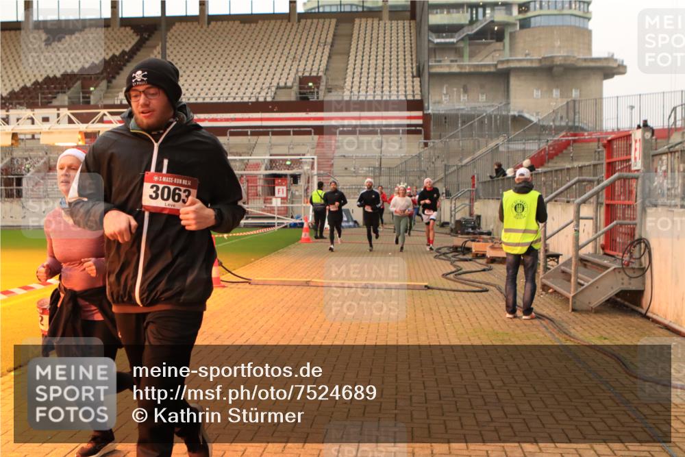08.12.2024 - St. Pauli X-Mass-Run No. 14 Kathrin Stürmer Photography http://msf.ph/oto/7524689 08.12.2024 10:03:29 Ziel 330, 624, 1678, 1788, 1912, 1949, 2663, 2848, 2948, 2955, 3062, 3063, 3070, 3072, 3179, 3180 meine-sportfotos.de