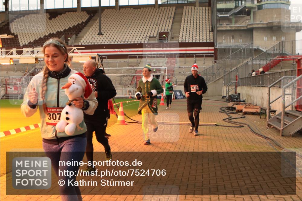 08.12.2024 - St. Pauli X-Mass-Run No. 14 Kathrin Stürmer Photography http://msf.ph/oto/7524706 08.12.2024 10:03:41 Ziel 330, 624, 815, 1565, 1678, 1870, 2219, 2759, 2819, 2933, 2948, 2955, 3071, 3082, 3169, 3179, 3180 meine-sportfotos.de