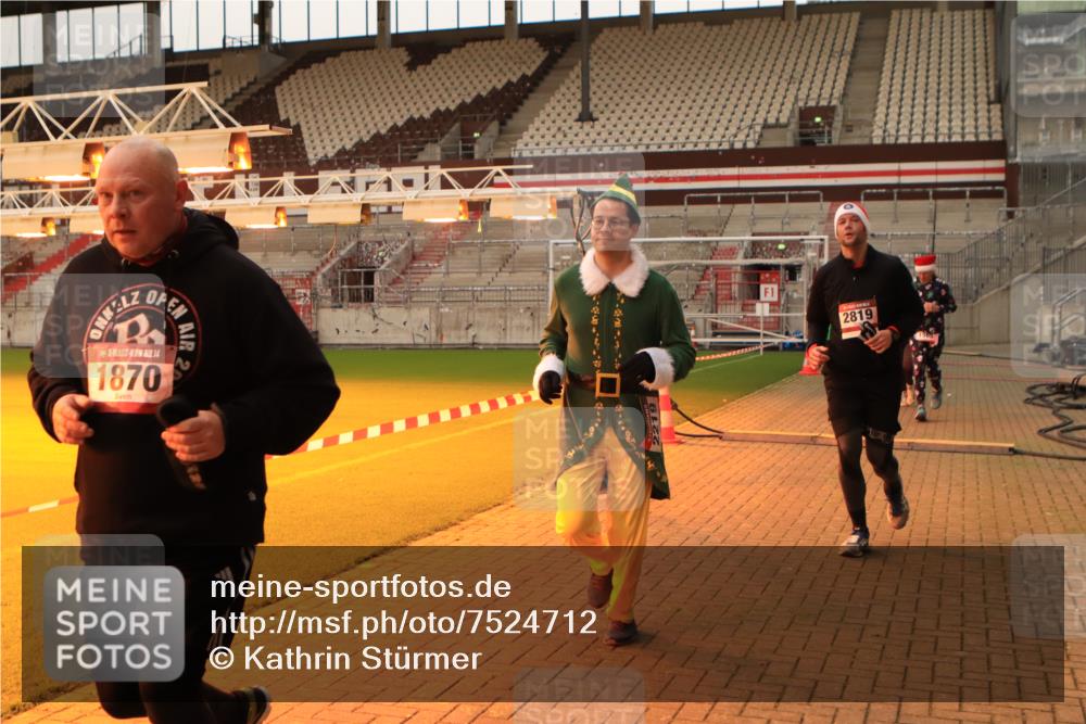 08.12.2024 - St. Pauli X-Mass-Run No. 14 Kathrin Stürmer Photography http://msf.ph/oto/7524712 08.12.2024 10:03:42 Ziel 330, 624, 815, 1565, 1678, 1870, 2219, 2759, 2819, 2933, 2948, 2955, 3071, 3082, 3169, 3179, 3180 meine-sportfotos.de