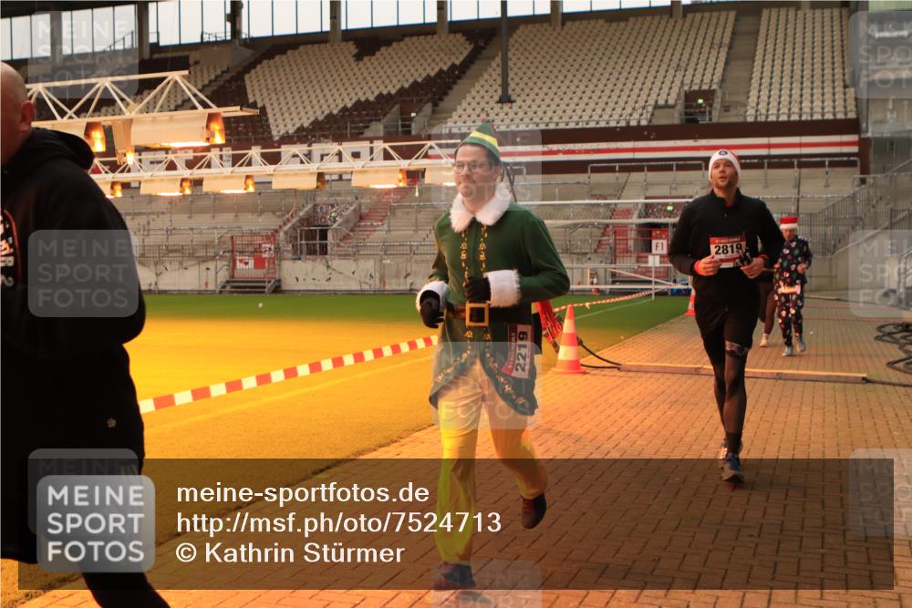 08.12.2024 - St. Pauli X-Mass-Run No. 14 Kathrin Stürmer Photography http://msf.ph/oto/7524713 08.12.2024 10:03:43 Ziel 330, 624, 815, 1565, 1678, 1870, 2219, 2759, 2819, 2933, 2948, 2955, 3071, 3082, 3169, 3179, 3180 meine-sportfotos.de