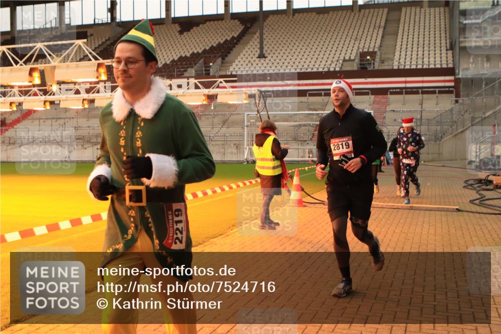08.12.2024 - St. Pauli X-Mass-Run No. 14 Kathrin Stürmer Photography http://msf.ph/oto/7524716 08.12.2024 10:03:43 Ziel 330, 624, 815, 1565, 1678, 1870, 2219, 2759, 2819, 2933, 2948, 2955, 3071, 3082, 3169, 3179, 3180 meine-sportfotos.de