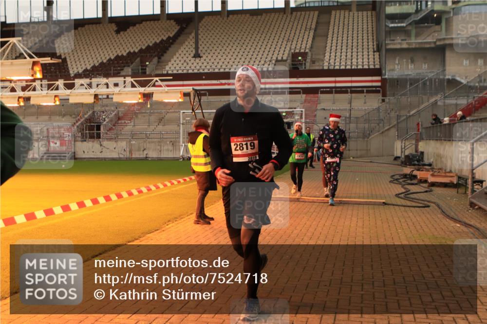 08.12.2024 - St. Pauli X-Mass-Run No. 14 Kathrin Stürmer Photography http://msf.ph/oto/7524718 08.12.2024 10:03:44 Ziel 330, 624, 815, 1565, 1678, 1870, 2219, 2759, 2819, 2933, 2948, 2955, 3071, 3082, 3169, 3179, 3180 meine-sportfotos.de
