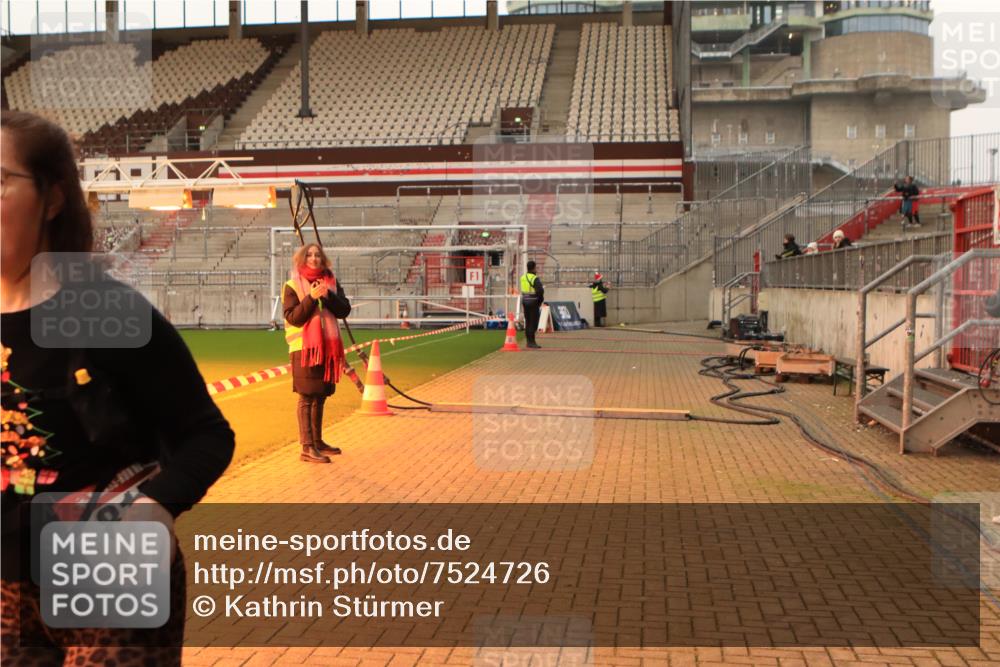 08.12.2024 - St. Pauli X-Mass-Run No. 14 Kathrin Stürmer Photography http://msf.ph/oto/7524726 08.12.2024 10:03:48 Ziel 815, 1565, 1870, 2219, 2759, 2819, 2933, 2948, 3071, 3082, 3169, 3179, 3180 meine-sportfotos.de