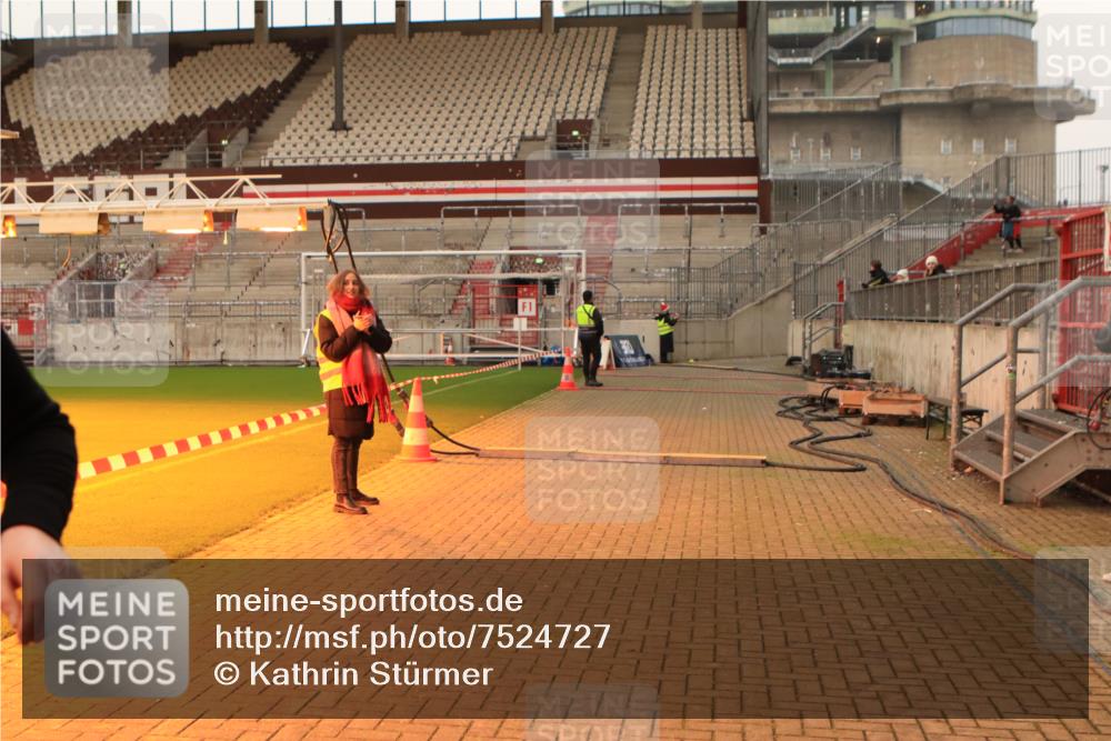 08.12.2024 - St. Pauli X-Mass-Run No. 14 Kathrin Stürmer Photography http://msf.ph/oto/7524727 08.12.2024 10:03:48 Ziel 815, 1565, 1870, 2219, 2759, 2819, 2933, 2948, 3071, 3082, 3169, 3179, 3180 meine-sportfotos.de