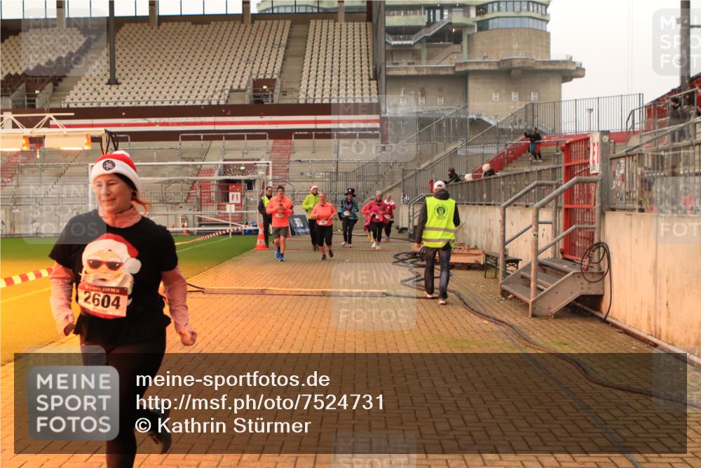 08.12.2024 - St. Pauli X-Mass-Run No. 14 Kathrin Stürmer Photography http://msf.ph/oto/7524731 08.12.2024 10:04:01 Ziel 31, 89, 299, 791, 1421, 2380, 2382, 2383, 2604 meine-sportfotos.de