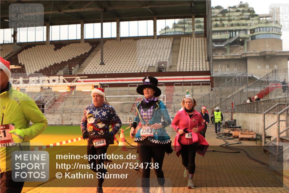 08.12.2024 - St. Pauli X-Mass-Run No. 14 Kathrin Stürmer Photography http://msf.ph/oto/7524738 08.12.2024 10:04:09 Ziel 31, 89, 299, 627, 634, 791, 1421, 2380, 2382, 2383, 2604, 3008 meine-sportfotos.de