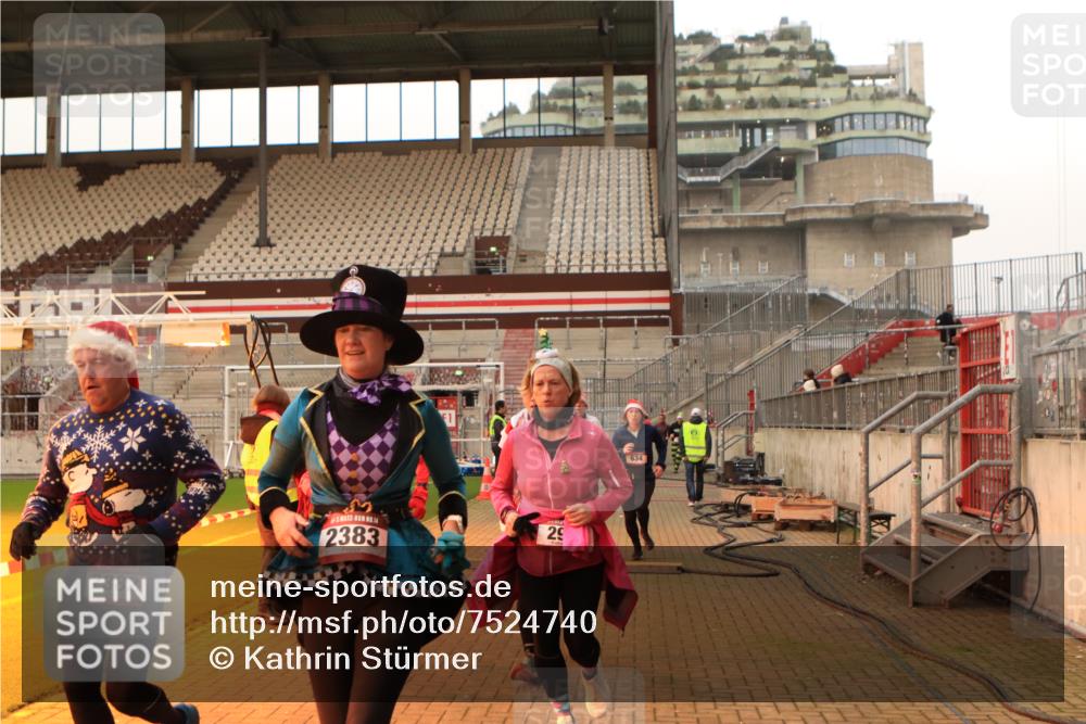 08.12.2024 - St. Pauli X-Mass-Run No. 14 Kathrin Stürmer Photography http://msf.ph/oto/7524740 08.12.2024 10:04:09 Ziel 31, 89, 299, 627, 634, 791, 1421, 2380, 2382, 2383, 2604, 3008 meine-sportfotos.de