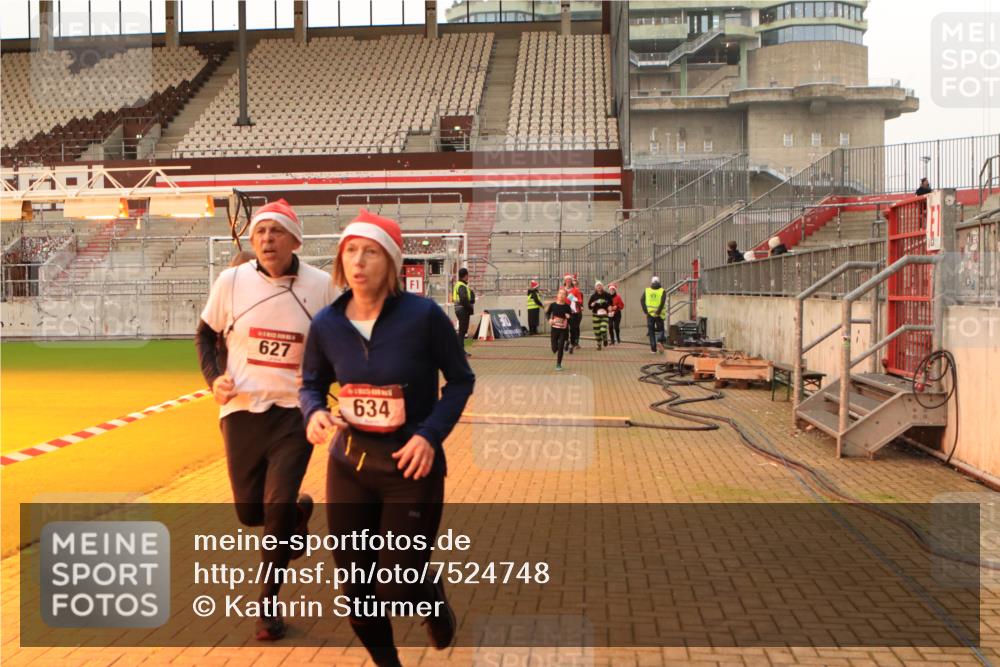 08.12.2024 - St. Pauli X-Mass-Run No. 14 Kathrin Stürmer Photography http://msf.ph/oto/7524748 08.12.2024 10:04:12 Ziel 31, 89, 299, 595, 627, 634, 748, 791, 1421, 2380, 2382, 2383, 2758, 3007, 3008 meine-sportfotos.de