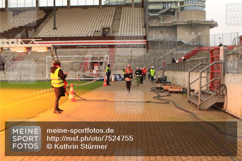 08.12.2024 - St. Pauli X-Mass-Run No. 14 Kathrin Stürmer Photography http://msf.ph/oto/7524755 08.12.2024 10:04:13 Ziel 31, 89, 299, 595, 627, 634, 748, 791, 1421, 2380, 2382, 2383, 2758, 3007, 3008 meine-sportfotos.de