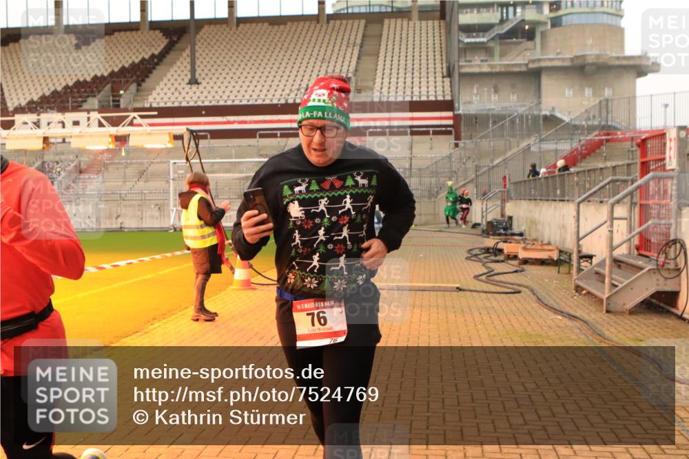 08.12.2024 - St. Pauli X-Mass-Run No. 14 Kathrin Stürmer Photography http://msf.ph/oto/7524769 08.12.2024 10:04:25 Ziel 76, 172, 595, 748, 2485, 2758, 2937, 3007, 3008 meine-sportfotos.de