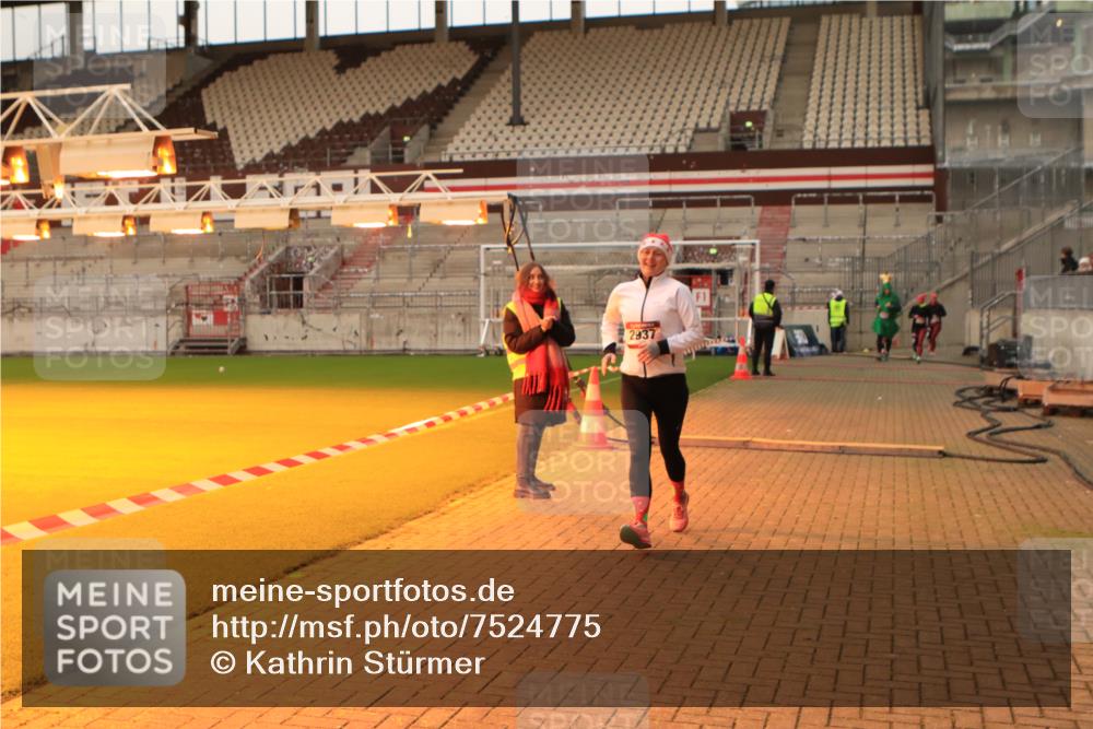 08.12.2024 - St. Pauli X-Mass-Run No. 14 Kathrin Stürmer Photography http://msf.ph/oto/7524775 08.12.2024 10:04:26 Ziel 76, 172, 595, 748, 2485, 2758, 2937, 3007, 3008 meine-sportfotos.de