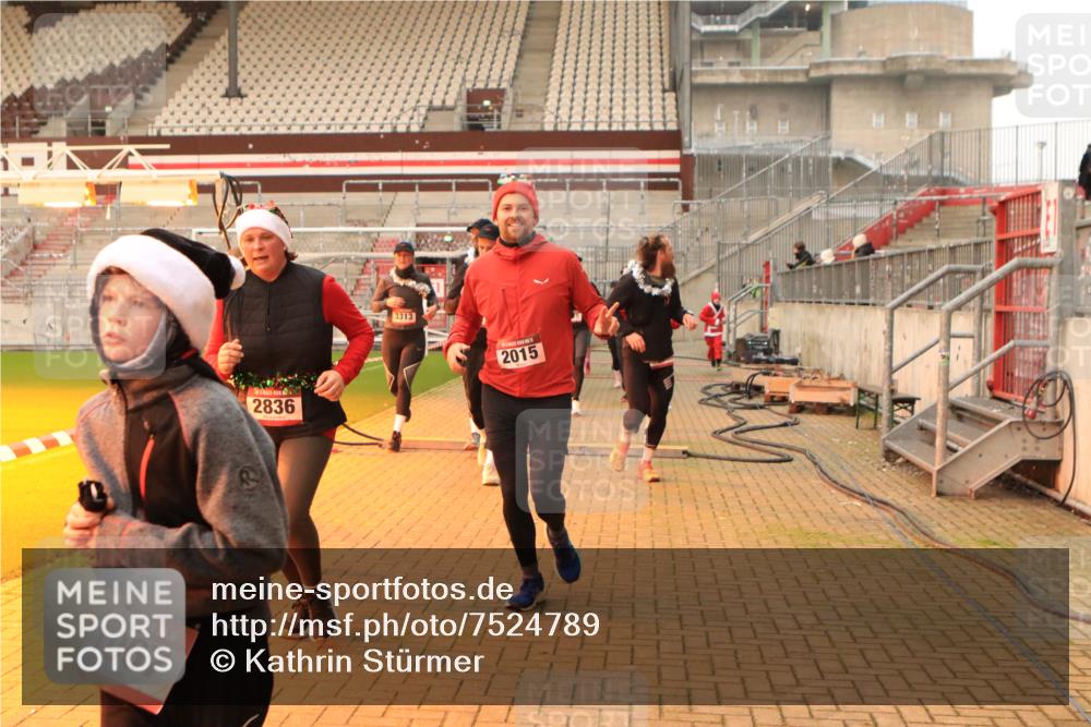 08.12.2024 - St. Pauli X-Mass-Run No. 14 Kathrin Stürmer Photography http://msf.ph/oto/7524789 08.12.2024 10:04:48 Ziel 24, 312, 1021, 1067, 1355, 1959, 2013, 2015, 2031, 2165, 2836, 3077, 3310, 3311, 3312, 3313, 3314, 3315, 3316, 3317, 3318 meine-sportfotos.de