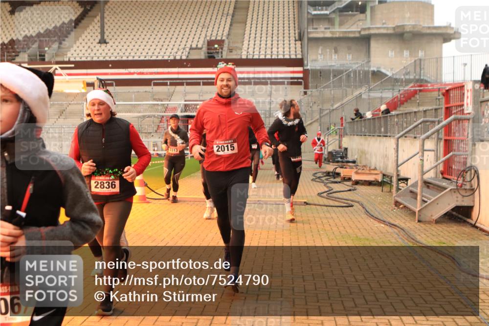 08.12.2024 - St. Pauli X-Mass-Run No. 14 Kathrin Stürmer Photography http://msf.ph/oto/7524790 08.12.2024 10:04:48 Ziel 24, 312, 1021, 1067, 1355, 1959, 2013, 2015, 2031, 2165, 2836, 3077, 3310, 3311, 3312, 3313, 3314, 3315, 3316, 3317, 3318 meine-sportfotos.de