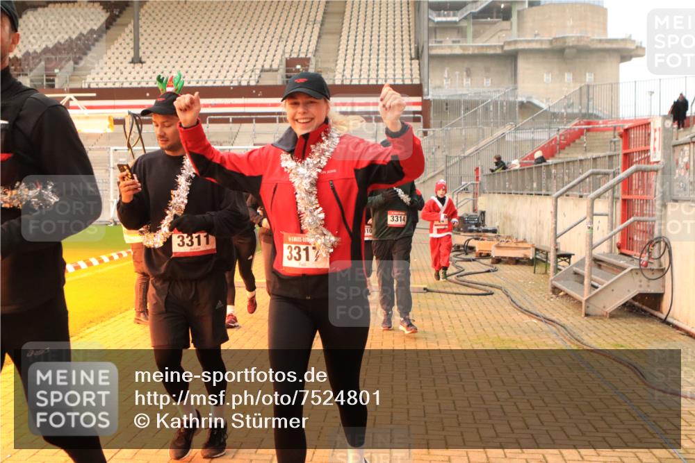08.12.2024 - St. Pauli X-Mass-Run No. 14 Kathrin Stürmer Photography http://msf.ph/oto/7524801 08.12.2024 10:04:52 Ziel 24, 312, 1021, 1067, 1959, 2013, 2015, 2031, 2165, 2836, 3077, 3310, 3311, 3312, 3313, 3314, 3315, 3316, 3317, 3318 meine-sportfotos.de
