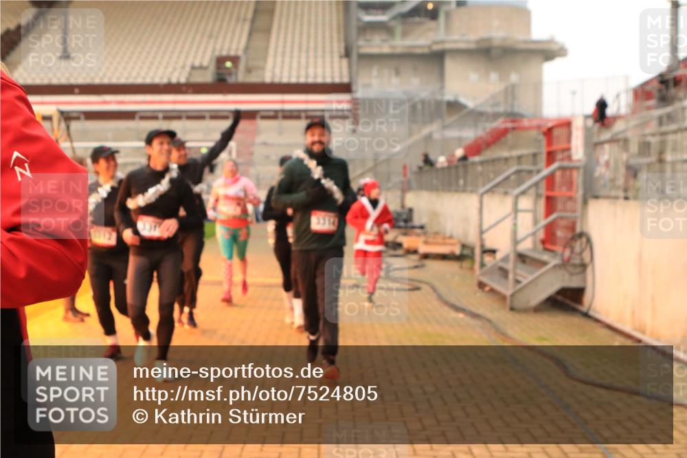 08.12.2024 - St. Pauli X-Mass-Run No. 14 Kathrin Stürmer Photography http://msf.ph/oto/7524805 08.12.2024 10:04:53 Ziel 24, 312, 620, 1021, 1067, 1959, 2013, 2015, 2031, 2165, 2836, 3077, 3310, 3311, 3312, 3313, 3314, 3315, 3316, 3317, 3318 meine-sportfotos.de