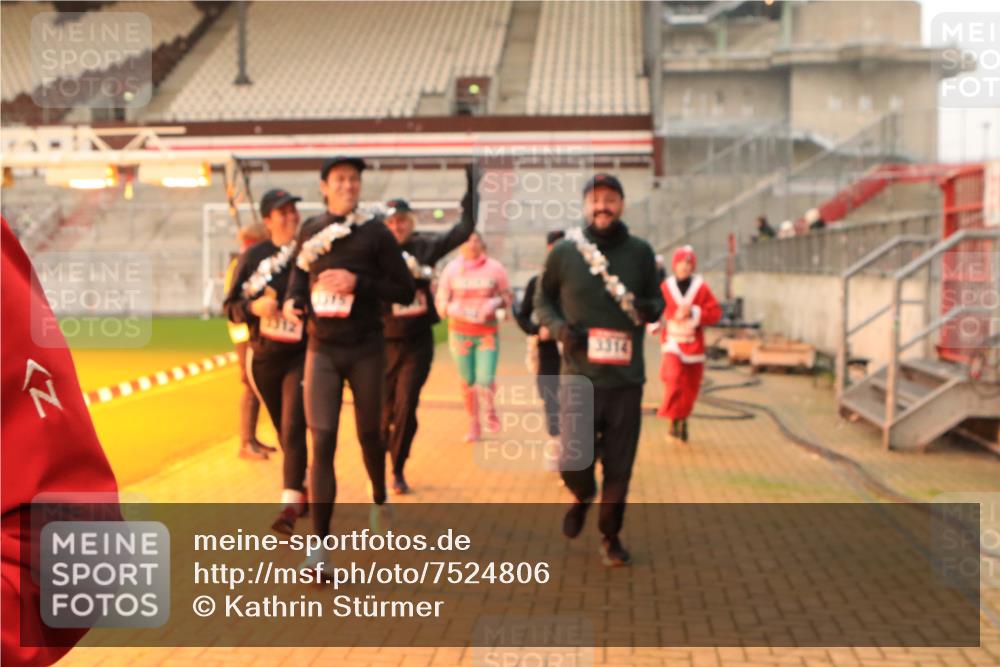 08.12.2024 - St. Pauli X-Mass-Run No. 14 Kathrin Stürmer Photography http://msf.ph/oto/7524806 08.12.2024 10:04:53 Ziel 24, 312, 620, 1021, 1067, 1959, 2013, 2015, 2031, 2165, 2836, 3077, 3310, 3311, 3312, 3313, 3314, 3315, 3316, 3317, 3318 meine-sportfotos.de