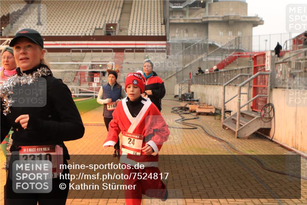08.12.2024 - St. Pauli X-Mass-Run No. 14 Kathrin Stürmer Photography http://msf.ph/oto/7524817 08.12.2024 10:04:55 Ziel 24, 273, 312, 620, 1067, 1959, 2013, 2015, 2031, 2165, 2836, 3077, 3310, 3311, 3312, 3313, 3314, 3315, 3316, 3317, 3318 meine-sportfotos.de