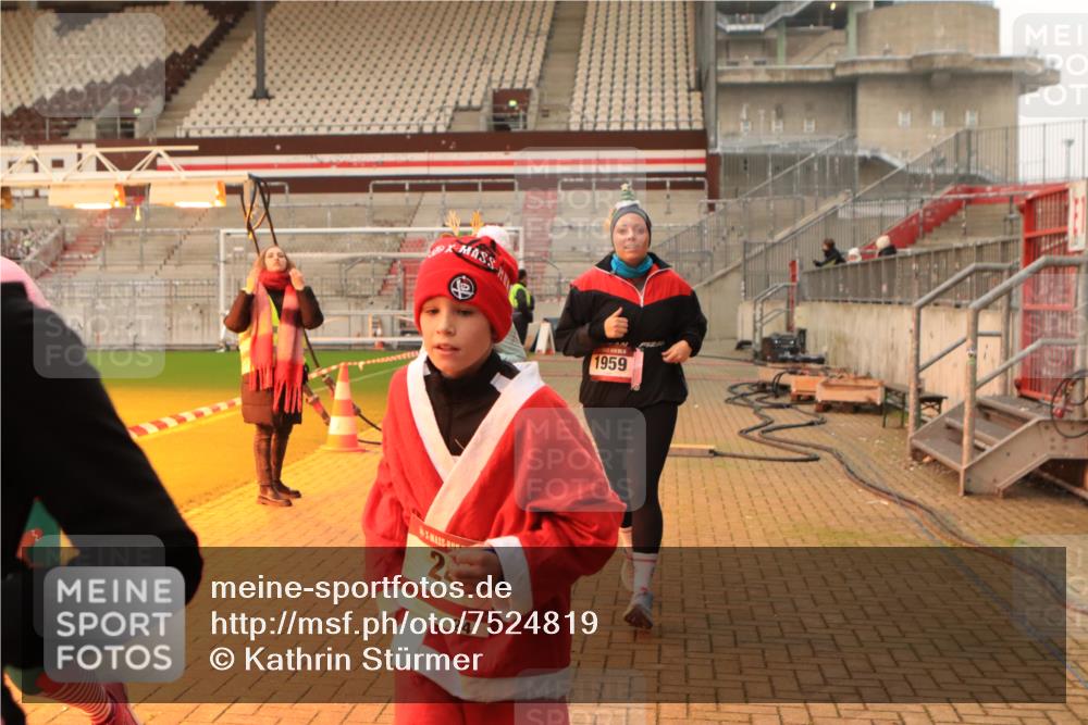 08.12.2024 - St. Pauli X-Mass-Run No. 14 Kathrin Stürmer Photography http://msf.ph/oto/7524819 08.12.2024 10:04:56 Ziel 24, 273, 312, 620, 1067, 1959, 2013, 2015, 2031, 2165, 2836, 3077, 3310, 3311, 3312, 3313, 3314, 3315, 3316, 3317, 3318 meine-sportfotos.de