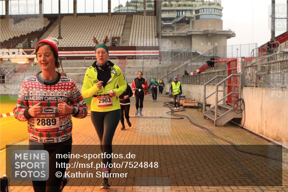 08.12.2024 - St. Pauli X-Mass-Run No. 14 Kathrin Stürmer Photography http://msf.ph/oto/7524848 08.12.2024 10:05:12 Ziel 126, 273, 620, 949, 2056, 2080, 2146, 2889, 2890, 2903, 2904, 3339 meine-sportfotos.de