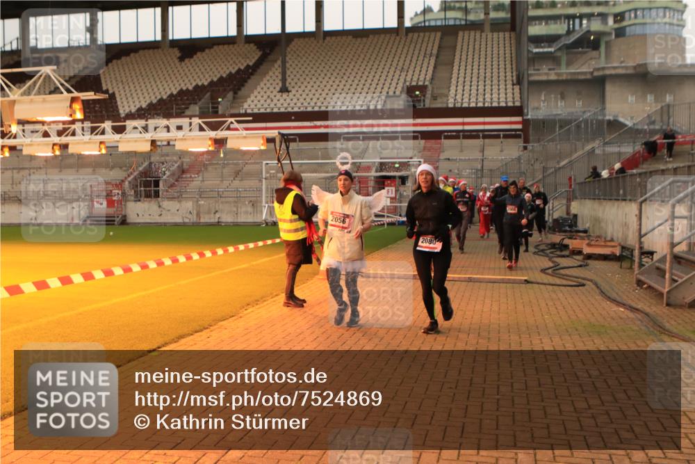 08.12.2024 - St. Pauli X-Mass-Run No. 14 Kathrin Stürmer Photography http://msf.ph/oto/7524869 08.12.2024 10:05:20 Ziel 126, 751, 932, 949, 1178, 1605, 1643, 1650, 1957, 2056, 2077, 2080, 2146, 2306, 2308, 2435, 2603, 2864, 2866, 2889, 2890, 2903, 2904, 3114, 3184, 3302, 3339 meine-sportfotos.de