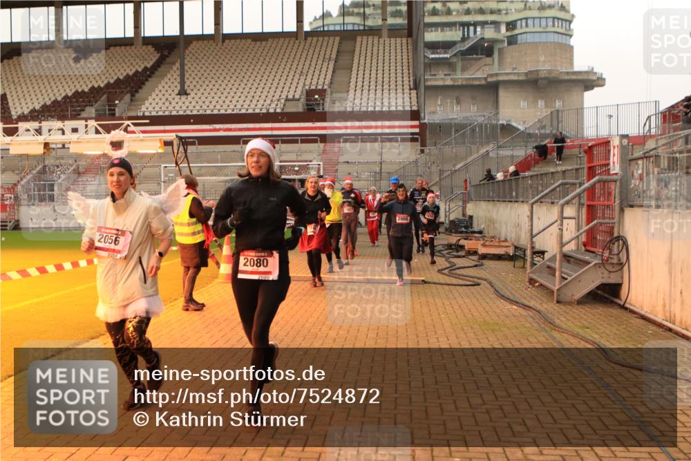 08.12.2024 - St. Pauli X-Mass-Run No. 14 Kathrin Stürmer Photography http://msf.ph/oto/7524872 08.12.2024 10:05:21 Ziel 126, 751, 932, 949, 1178, 1605, 1643, 1650, 1957, 2056, 2077, 2080, 2146, 2306, 2308, 2344, 2435, 2603, 2864, 2866, 2889, 2890, 2903, 2904, 2908, 3114, 3118, 3184, 3302, 3339 meine-sportfotos.de