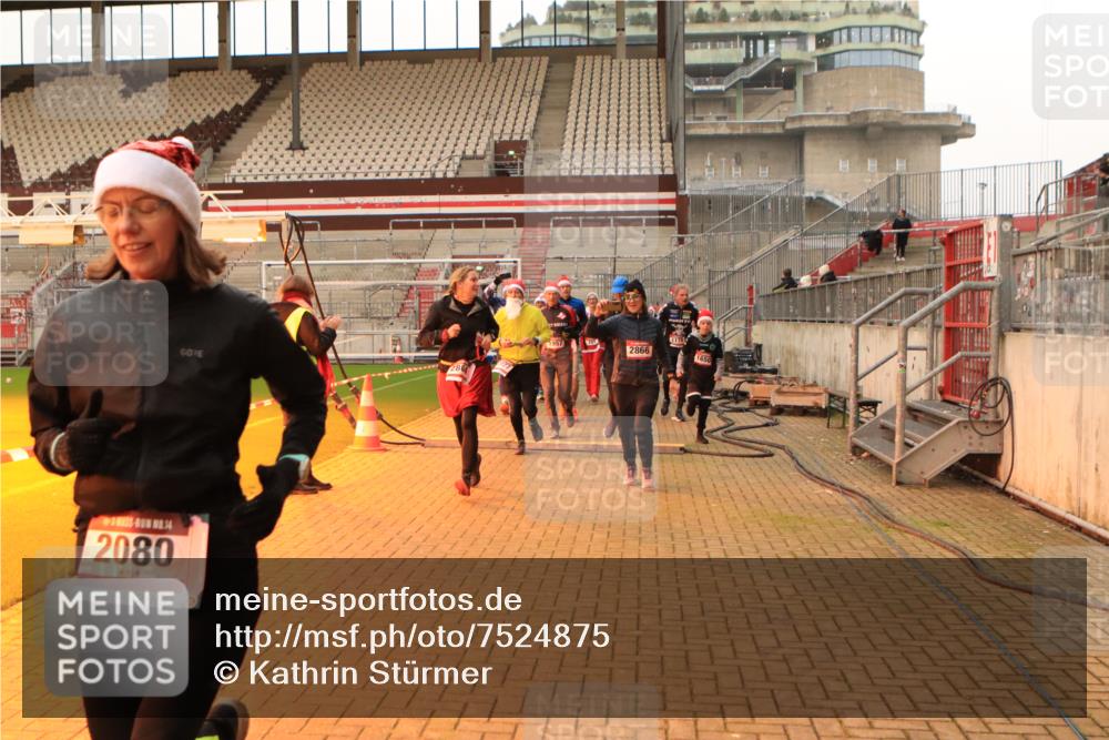 08.12.2024 - St. Pauli X-Mass-Run No. 14 Kathrin Stürmer Photography http://msf.ph/oto/7524875 08.12.2024 10:05:22 Ziel 126, 751, 932, 949, 1178, 1605, 1643, 1650, 1957, 2056, 2077, 2080, 2146, 2306, 2308, 2344, 2435, 2603, 2864, 2866, 2889, 2890, 2908, 3114, 3115, 3118, 3184, 3302, 3339 meine-sportfotos.de