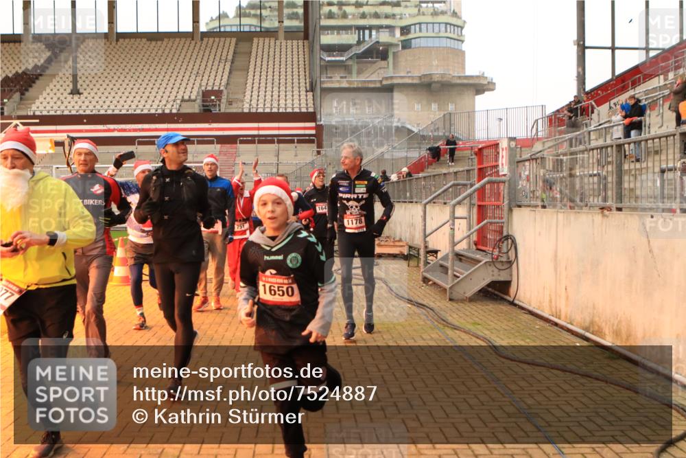 08.12.2024 - St. Pauli X-Mass-Run No. 14 Kathrin Stürmer Photography http://msf.ph/oto/7524887 08.12.2024 10:05:25 Ziel 126, 751, 932, 949, 1178, 1232, 1605, 1643, 1650, 1957, 2056, 2077, 2080, 2146, 2306, 2308, 2344, 2435, 2474, 2603, 2864, 2866, 2908, 3114, 3115, 3118, 3184, 3302, 3339 meine-sportfotos.de