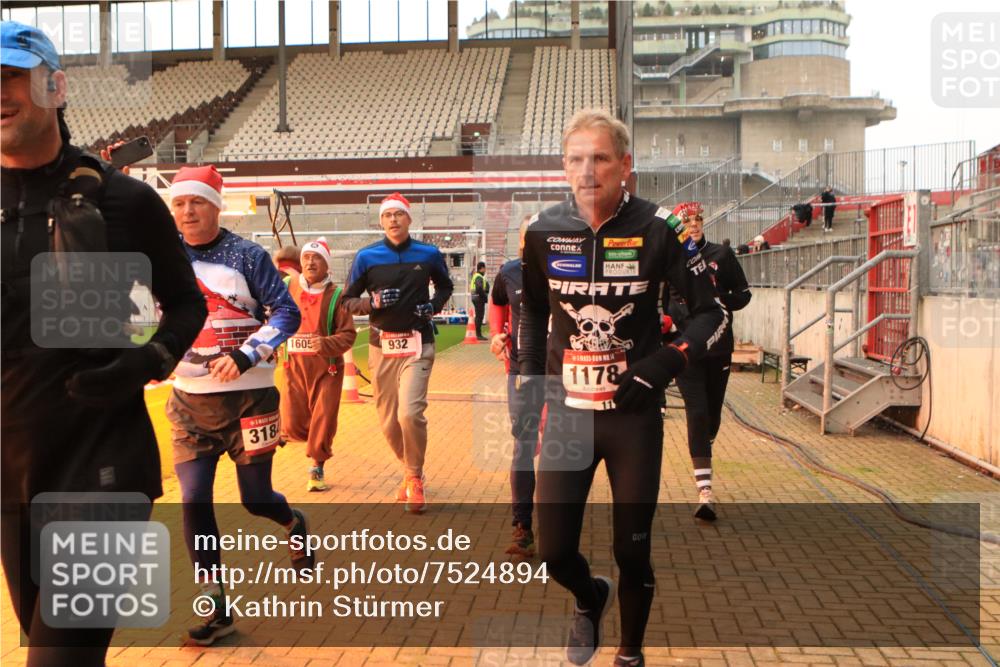 08.12.2024 - St. Pauli X-Mass-Run No. 14 Kathrin Stürmer Photography http://msf.ph/oto/7524894 08.12.2024 10:05:26 Ziel 126, 751, 932, 949, 1178, 1232, 1243, 1605, 1643, 1650, 1957, 2056, 2077, 2080, 2146, 2306, 2308, 2344, 2435, 2474, 2603, 2864, 2866, 2908, 3114, 3115, 3118, 3184, 3302 meine-sportfotos.de