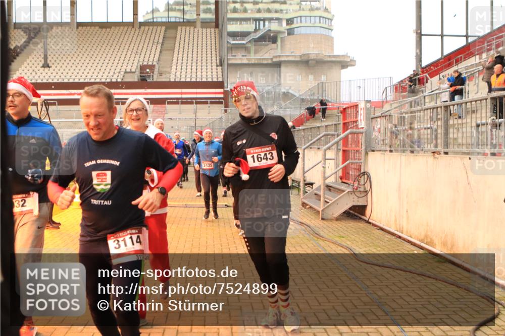 08.12.2024 - St. Pauli X-Mass-Run No. 14 Kathrin Stürmer Photography http://msf.ph/oto/7524899 08.12.2024 10:05:27 Ziel 126, 751, 932, 1068, 1178, 1232, 1243, 1605, 1643, 1650, 1957, 2056, 2077, 2080, 2146, 2306, 2308, 2344, 2435, 2474, 2603, 2864, 2866, 2908, 3114, 3115, 3118, 3184, 3302 meine-sportfotos.de