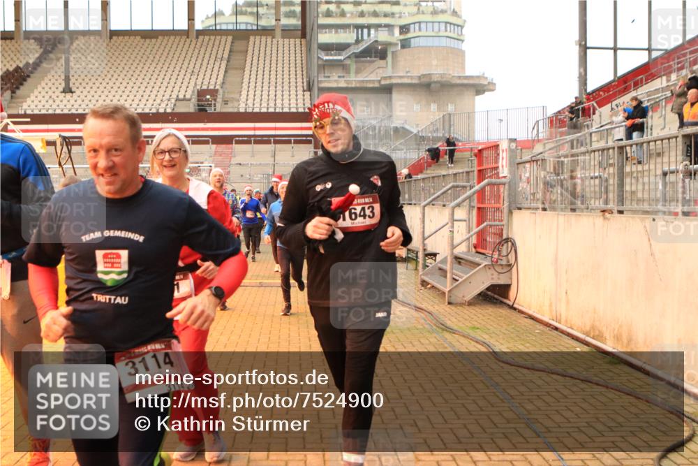 08.12.2024 - St. Pauli X-Mass-Run No. 14 Kathrin Stürmer Photography http://msf.ph/oto/7524900 08.12.2024 10:05:27 Ziel 126, 751, 932, 1068, 1178, 1232, 1243, 1605, 1643, 1650, 1957, 2056, 2077, 2080, 2146, 2306, 2308, 2344, 2435, 2474, 2603, 2864, 2866, 2908, 3114, 3115, 3118, 3184, 3302 meine-sportfotos.de