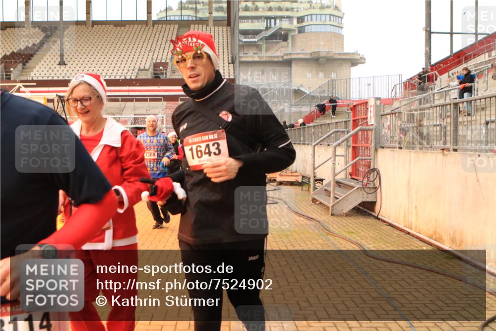 08.12.2024 - St. Pauli X-Mass-Run No. 14 Kathrin Stürmer Photography http://msf.ph/oto/7524902 08.12.2024 10:05:28 Ziel 126, 751, 932, 1068, 1178, 1232, 1243, 1605, 1643, 1650, 1957, 2056, 2077, 2080, 2146, 2306, 2308, 2344, 2435, 2474, 2603, 2864, 2866, 2908, 3114, 3115, 3118, 3184, 3302 meine-sportfotos.de