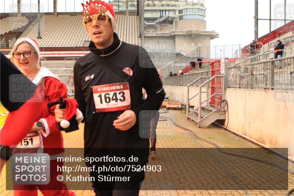 08.12.2024 - St. Pauli X-Mass-Run No. 14 Kathrin Stürmer Photography http://msf.ph/oto/7524903 08.12.2024 10:05:28 Ziel 126, 751, 932, 1068, 1178, 1232, 1243, 1605, 1643, 1650, 1957, 2056, 2077, 2080, 2146, 2306, 2308, 2344, 2435, 2474, 2603, 2864, 2866, 2908, 3114, 3115, 3118, 3184, 3302 meine-sportfotos.de